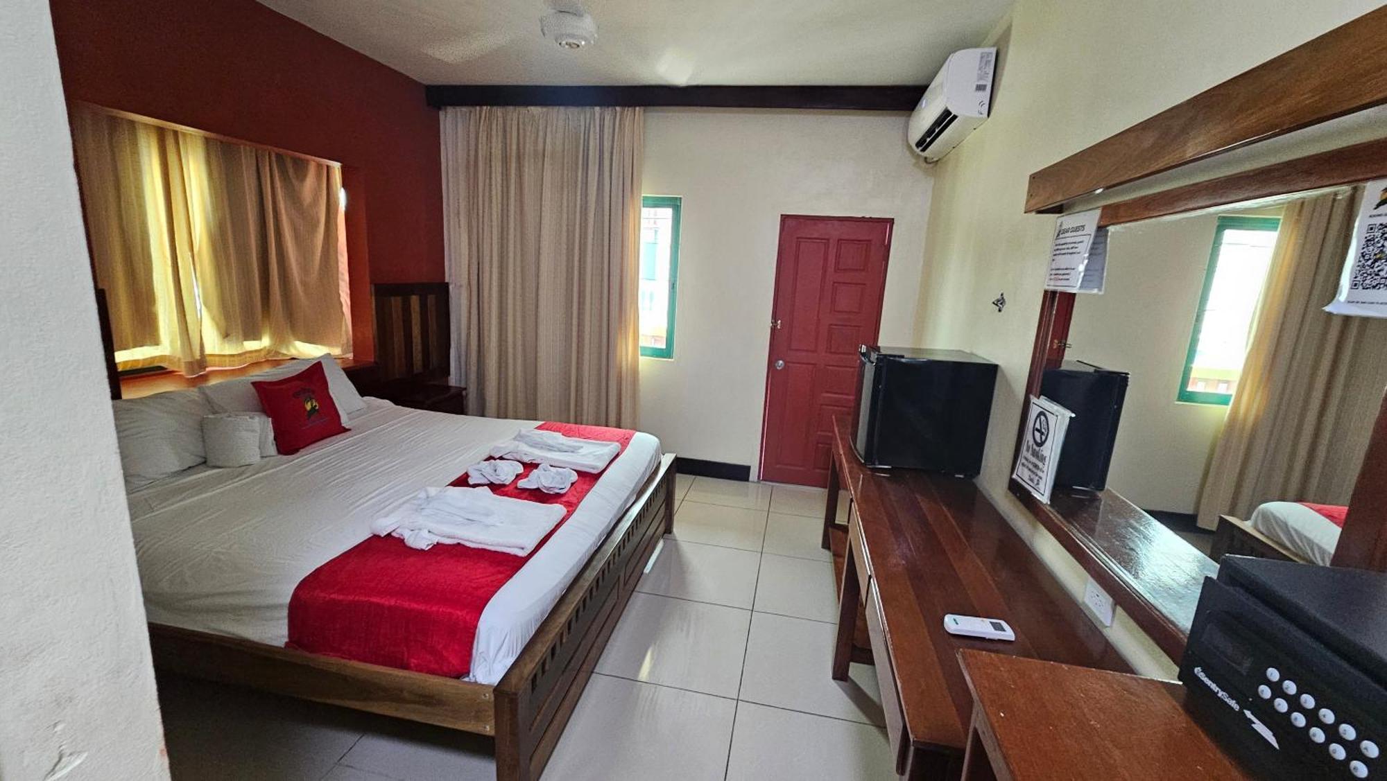 Caye Caulker Plaza Hotel Zewnętrze zdjęcie